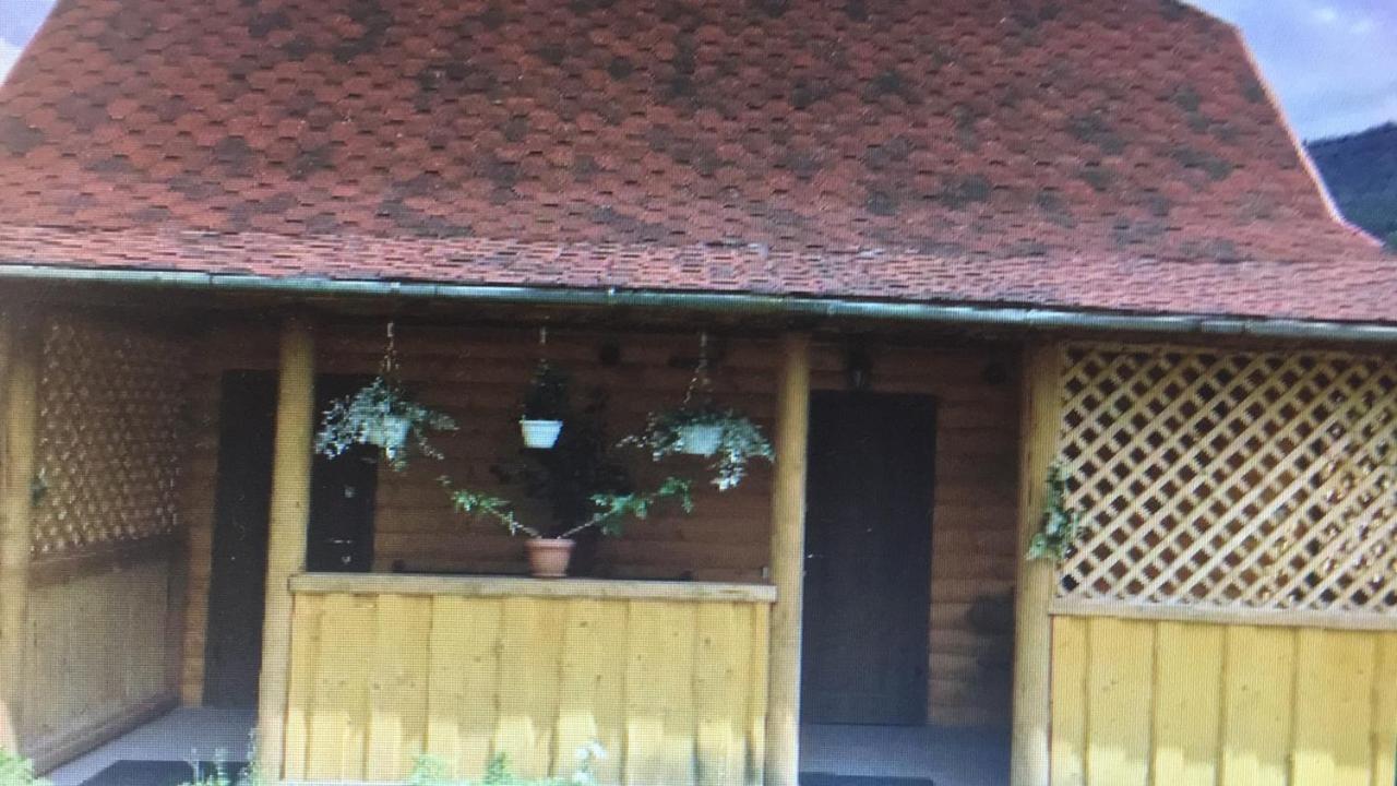 Hotel Хатинка Yaremche Exterior foto