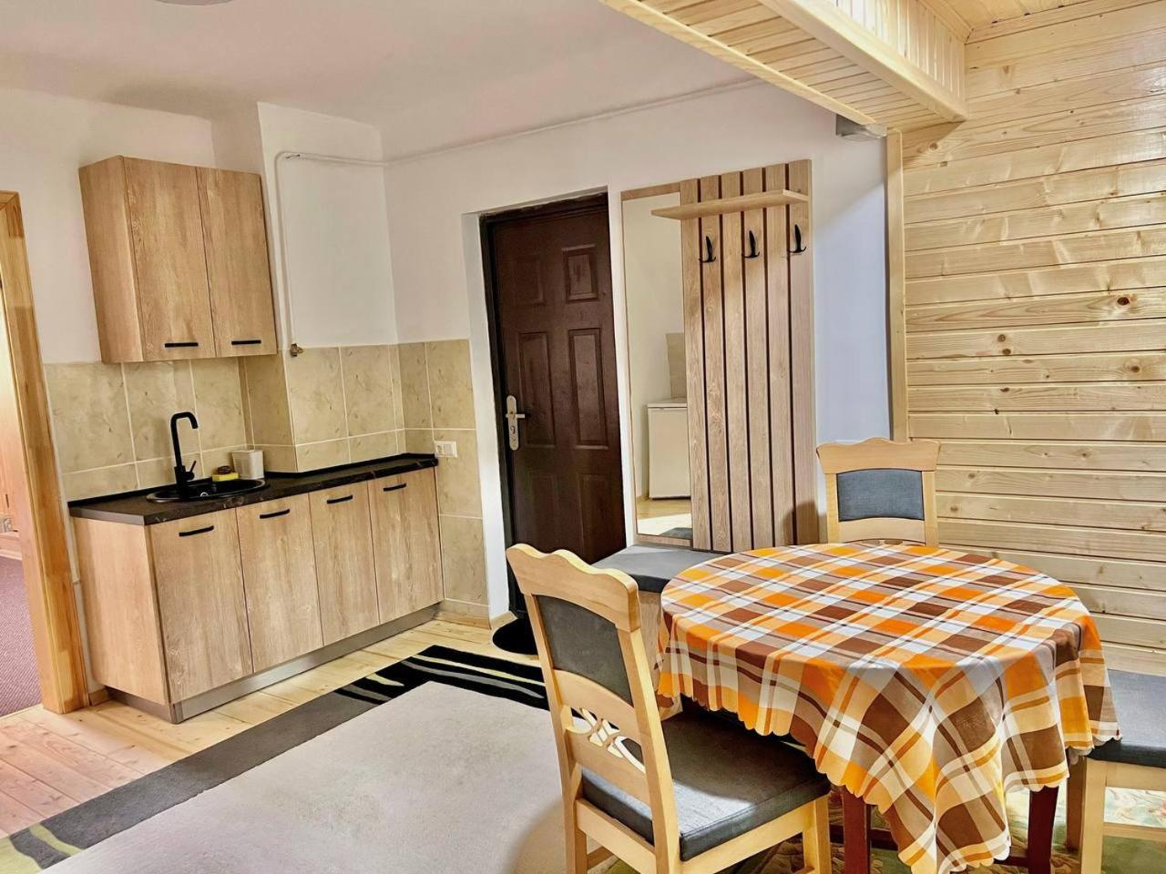 Hotel Хатинка Yaremche Exterior foto