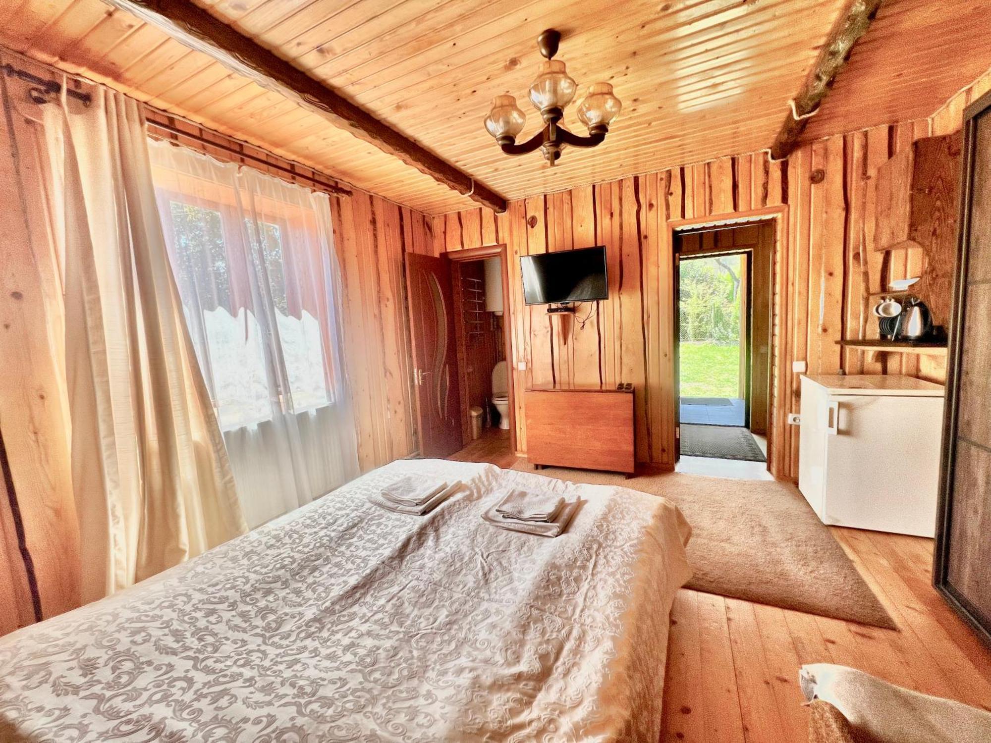 Hotel Хатинка Yaremche Exterior foto